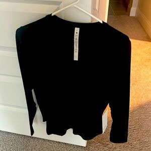 Lululemon NWT Love Long Sleeve Breathable fabric See pics for details.